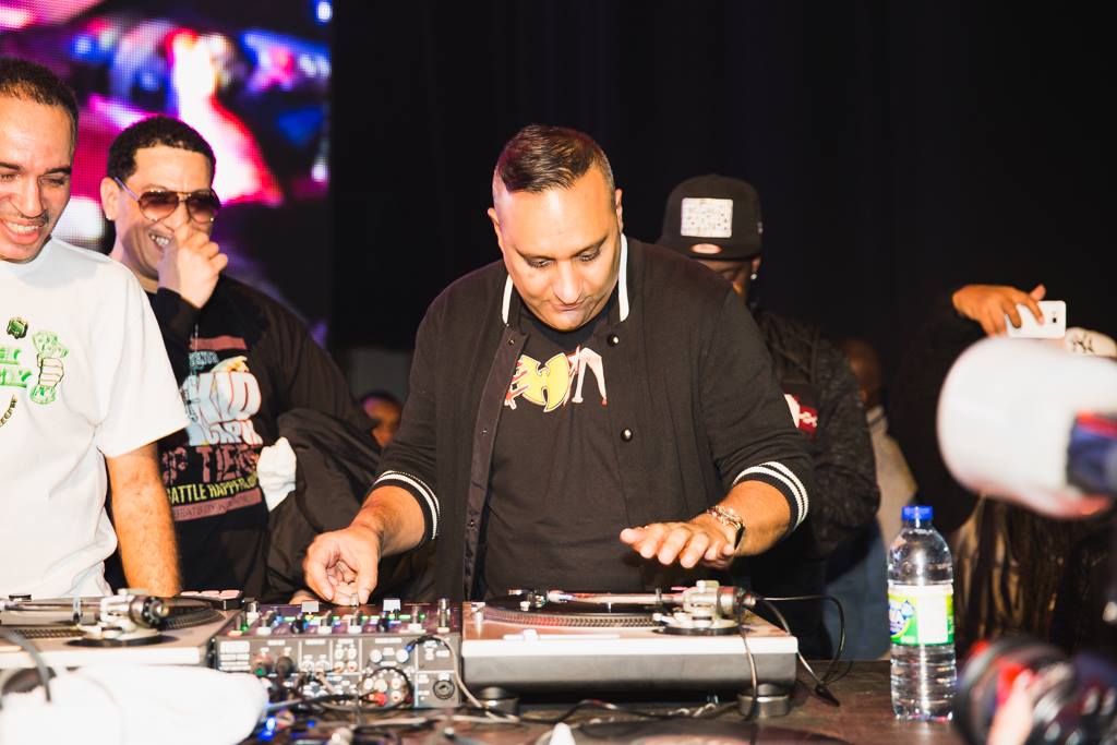 Comedian:DJ Russell Peters %22Gettin Busy%22 on those turntables